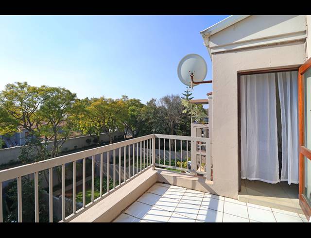 1 BEDROOM APARTMENT FOR SALE IN OAKLANDS